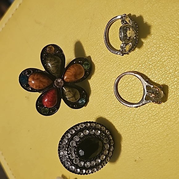 4 Costume Rhinestone Rings - For the price of 1 - Picture 6 of 12